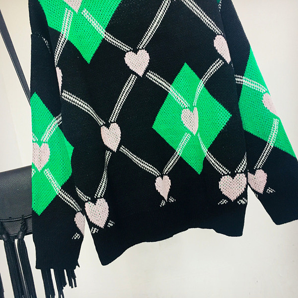 Stílusos női téli pulóver rátéttel