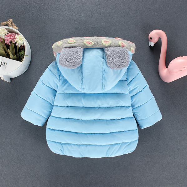 Gyerekkabát lányoknak kék színben, 3D elemekkel és gombokkal