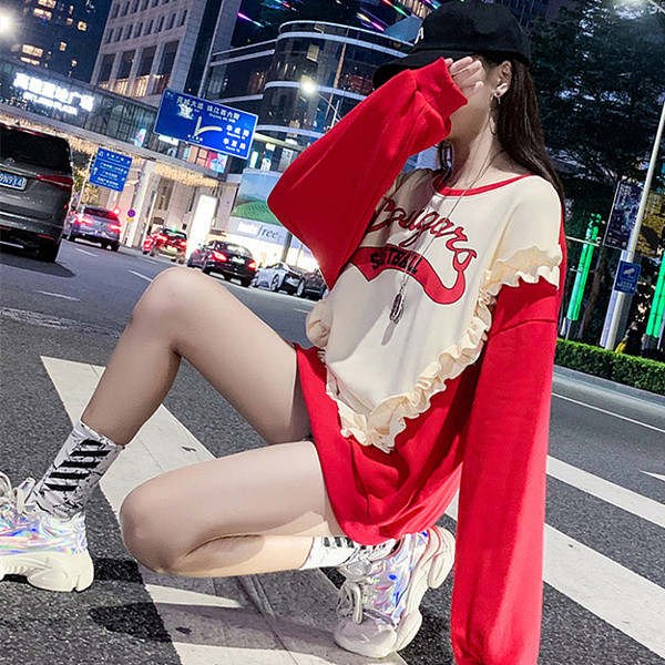 Alkalmi női blúz színes rátéttel, piros és fehér színben