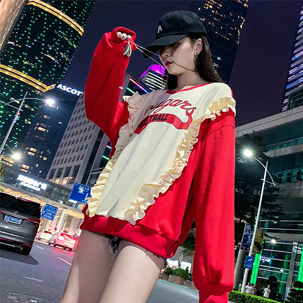 Alkalmi női blúz színes rátéttel, piros és fehér színben