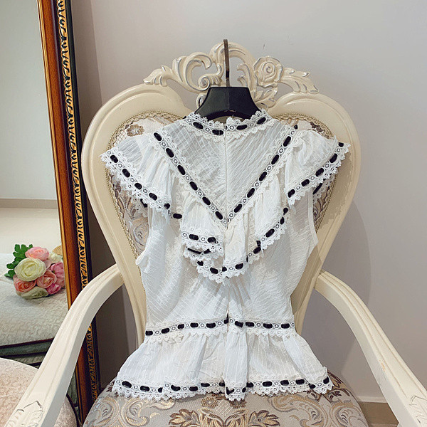 Női csipke felső fekete-fehér színben