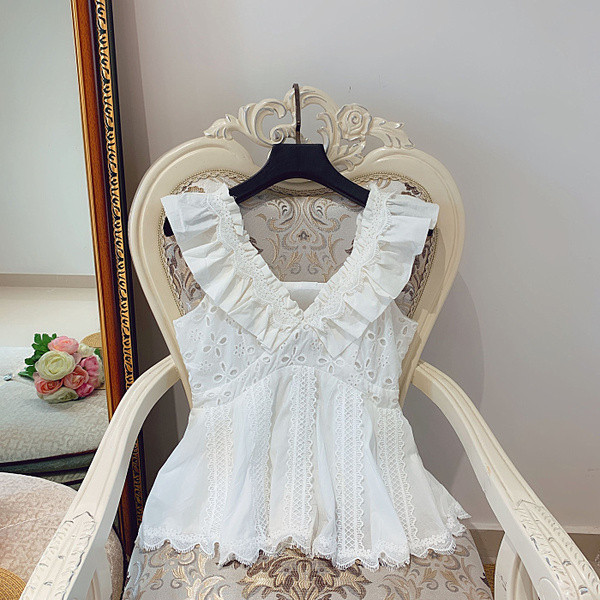 Női modern tanktop kivágásos modell széles pántokkal