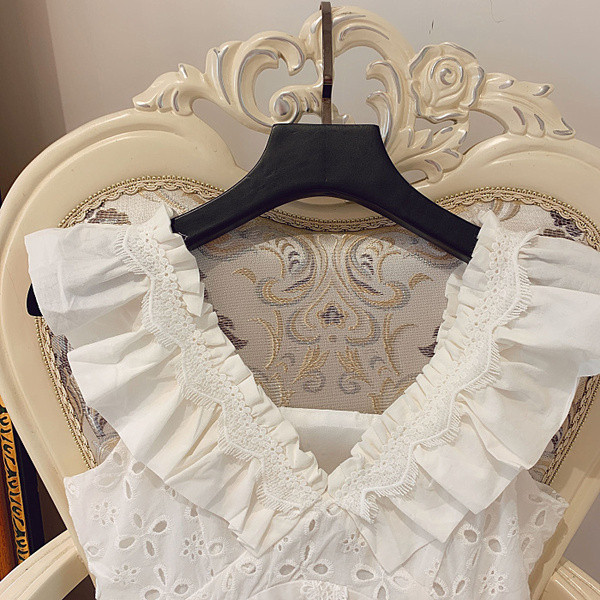 Női modern tanktop kivágásos modell széles pántokkal