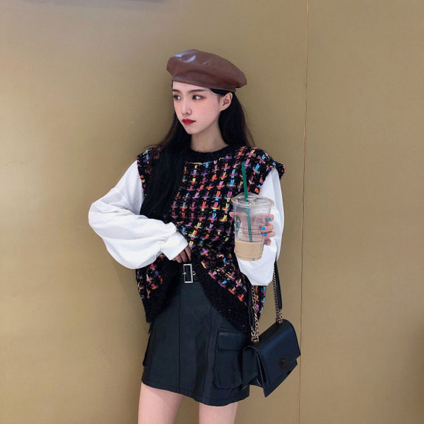 Modern női kötött blúz ovális nyakkivágással, két színben