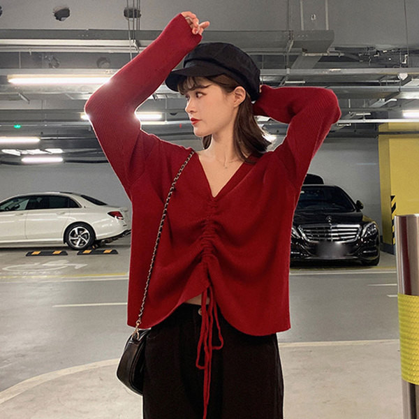 Női alkalmi piros-fehér blúz, nyakkendővel