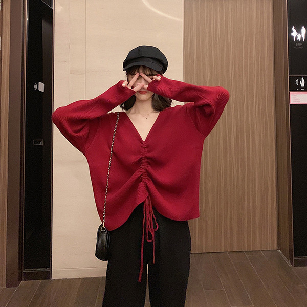 Női alkalmi piros-fehér blúz, nyakkendővel