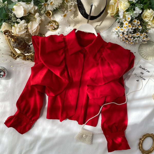 Stílusos női ing gallérral és széles ujjú piros színben