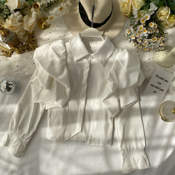 Stílusos női ing gallérral és széles ujjú piros színben