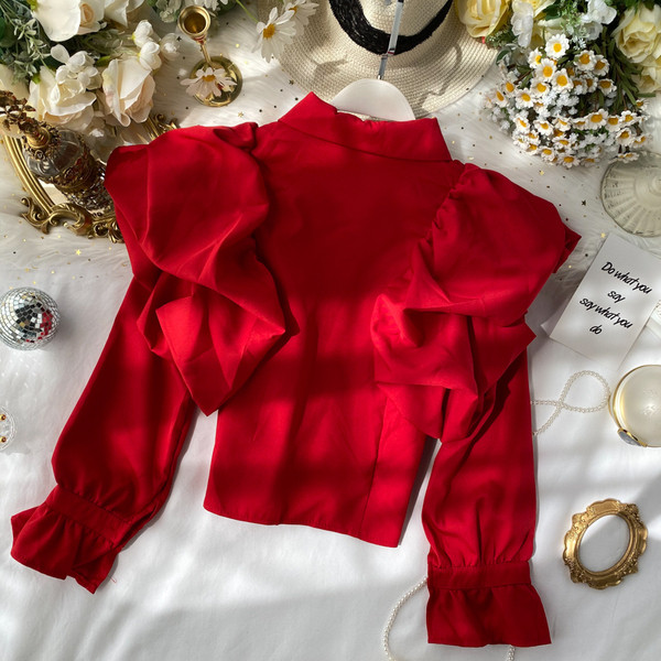 Stílusos női ing gallérral és széles ujjú piros színben