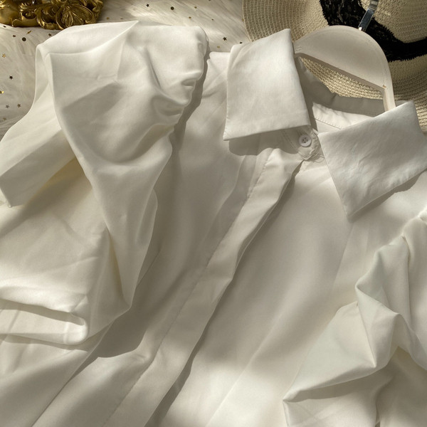 Stílusos női ing gallérral és széles ujjú piros színben