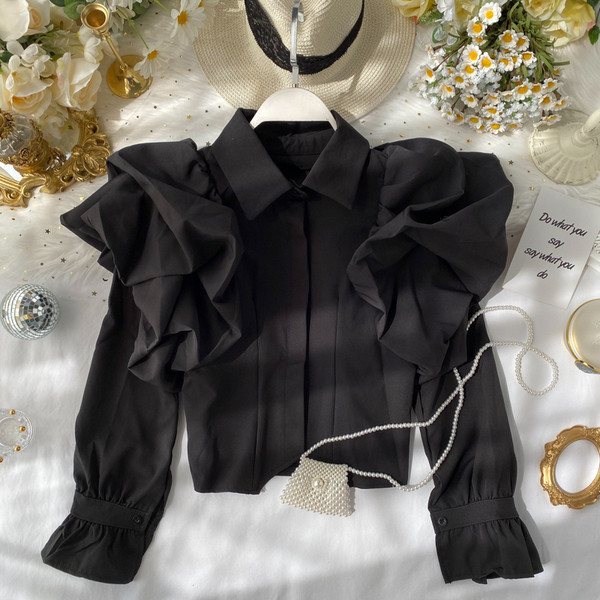 Stílusos női ing gallérral és széles ujjú piros színben