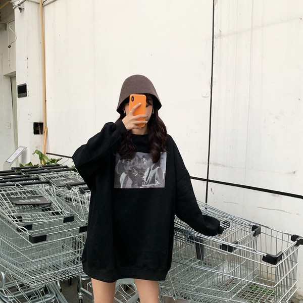 Fekete színű hosszú női pulóver rátéttel