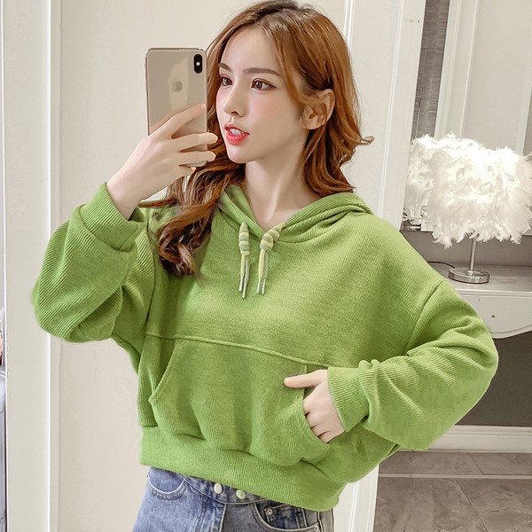 Női pulóver zöld-fehér széles modellben