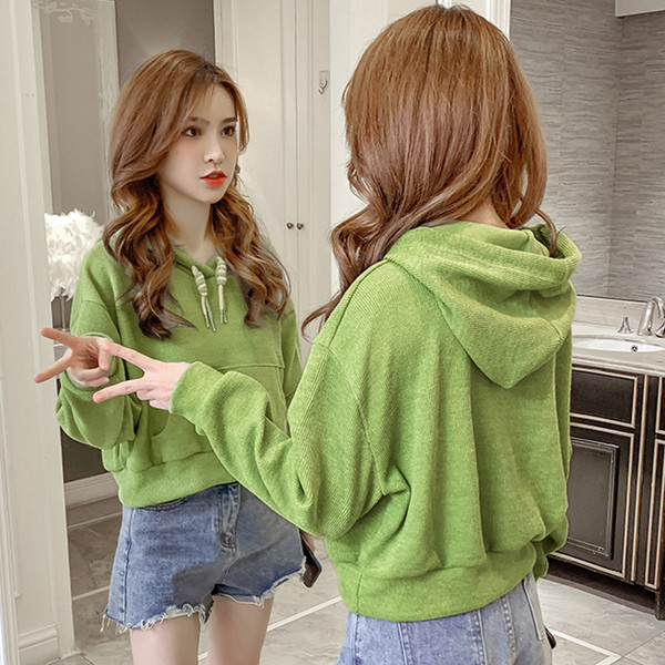 Női pulóver zöld-fehér széles modellben