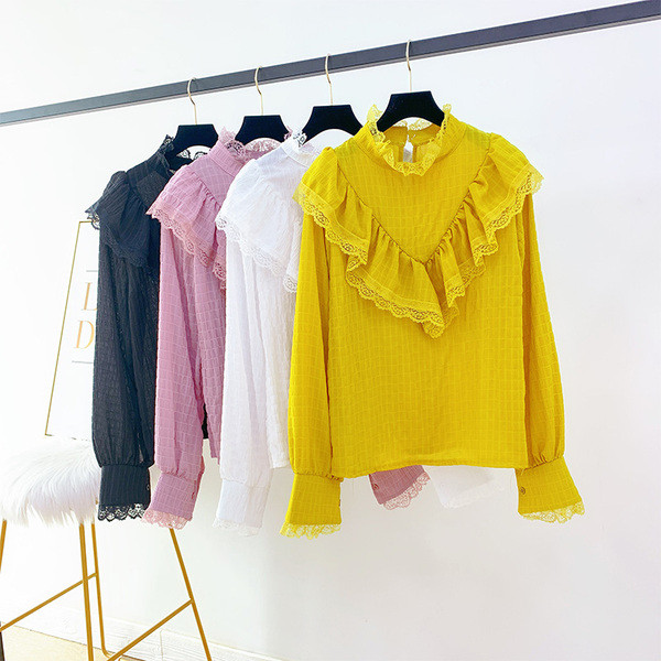 Női ing csipkével és nyakkivágással több színben