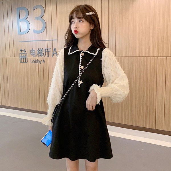 Női aktuális rövid ruha, hosszú ujjú fekete színben