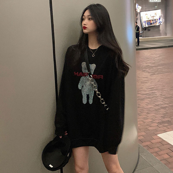 Női lezser hosszú fekete blúz, ovális nyakkivágással