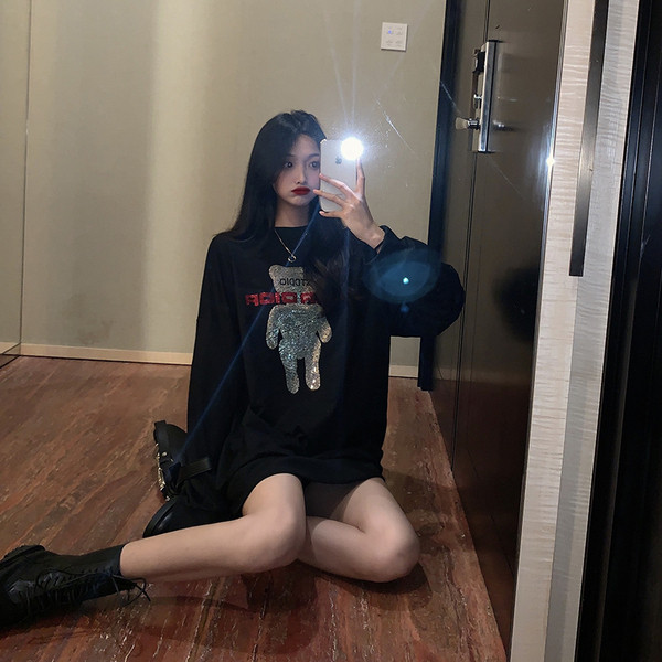 Női lezser hosszú fekete blúz, ovális nyakkivágással