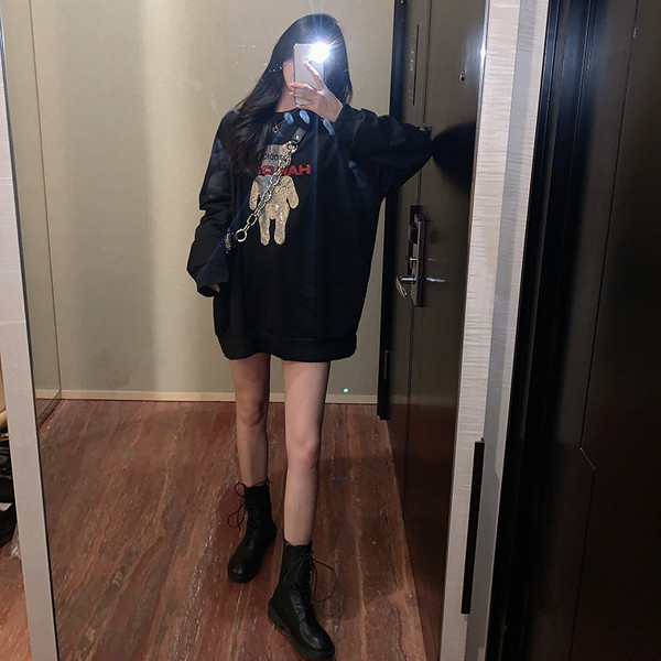 Női lezser hosszú fekete blúz, ovális nyakkivágással