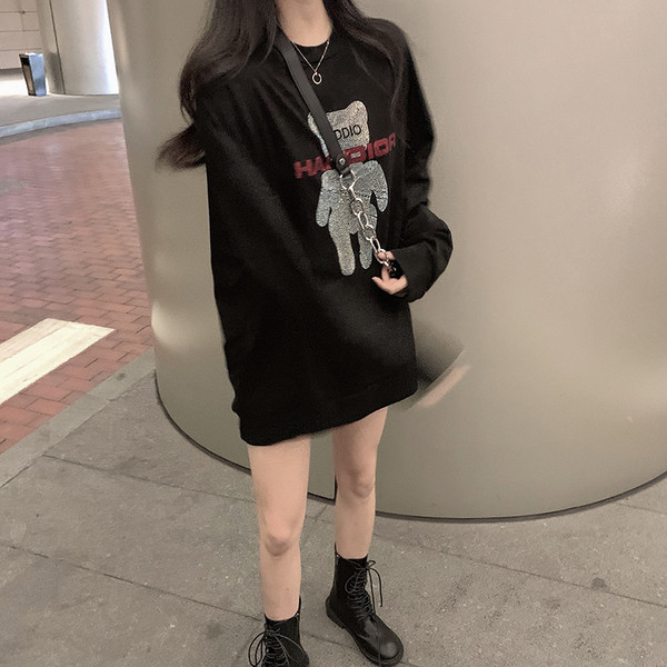 Női lezser hosszú fekete blúz, ovális nyakkivágással