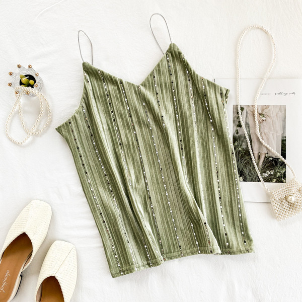 Stílusos női felső, vékony pántokkal, fényes hatással több színben