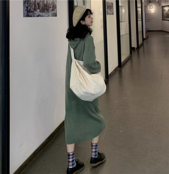 Rochie de damă, lejeră, lungă, tricotată, de culoare verde