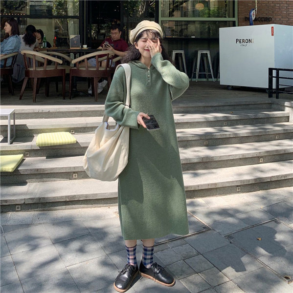 Női lezser hosszú kötött ruha zöld színben