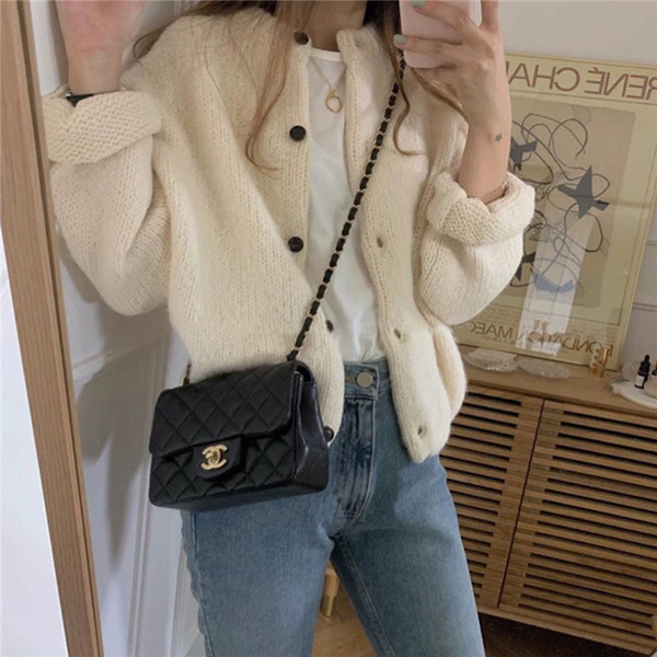 Modern női rövid kardigán gombokkal, három színben