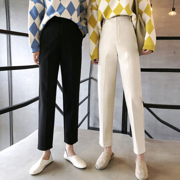 Női modern nadrág egyenes modell fehér és fekete színben