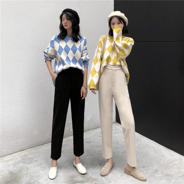 Női modern nadrág egyenes modell fehér és fekete színben