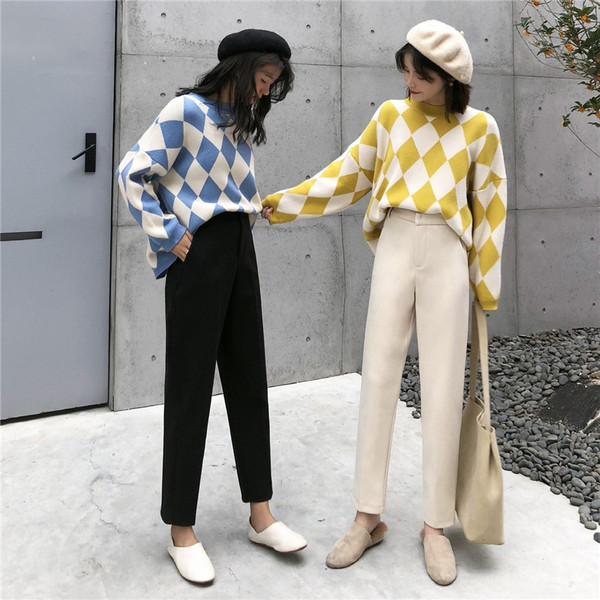 Női modern nadrág egyenes modell fehér és fekete színben