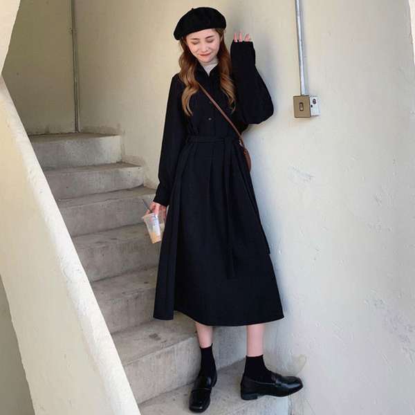 Női hosszú szabású fekete ruha, hosszú ujjal