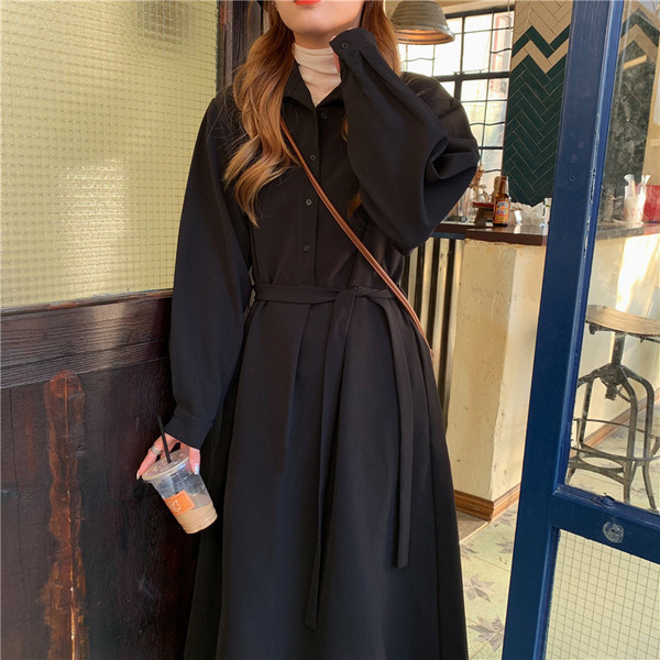 Női hosszú szabású fekete ruha, hosszú ujjal