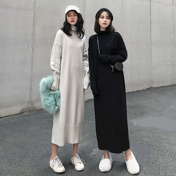 Hosszú női ruha magas gallérral, két színben, hosszú ujjal