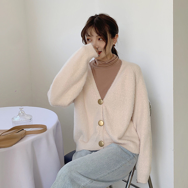 Modern női mellény két színben, gombokkal és spitz nyakkivágással