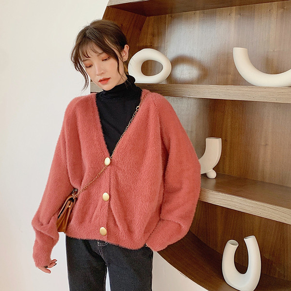 Modern női mellény két színben, gombokkal és spitz nyakkivágással