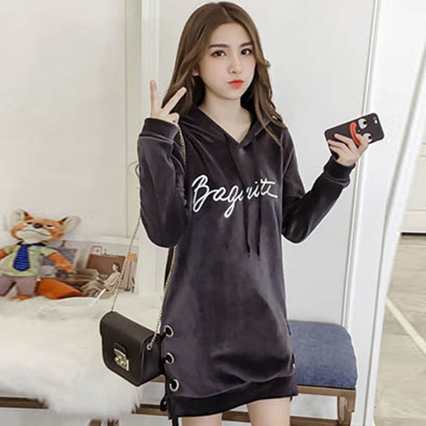 Napi női pulóver négy színben nyakkendővel és kapucnival