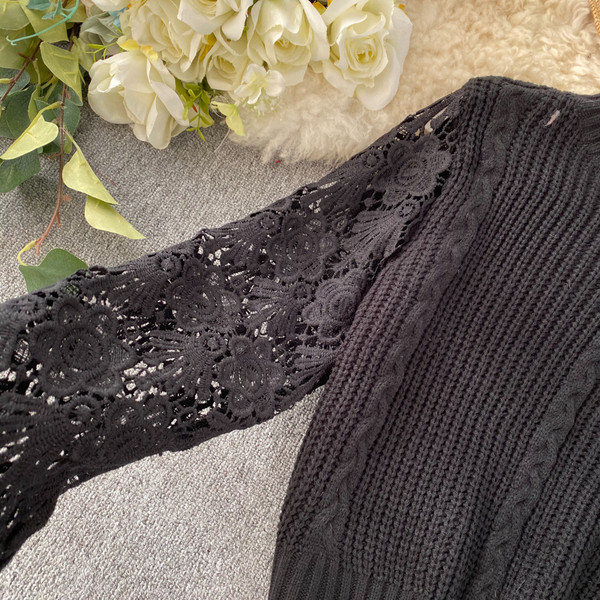 Modern női pulóver csipkeujjal, többféle színben