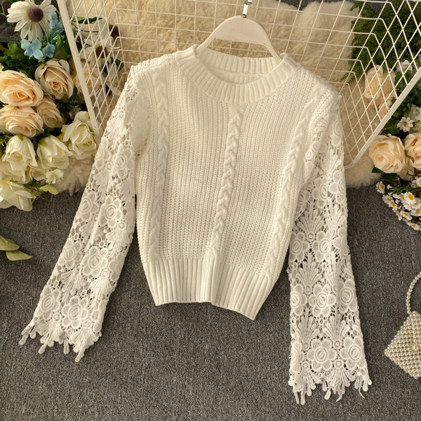 Modern női pulóver csipkeujjal, többféle színben