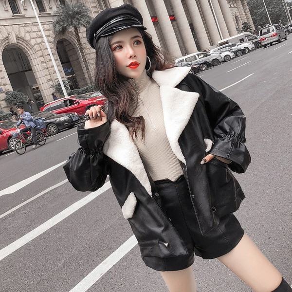 Új modell női bőrkabát puha béléssel, fekete színben