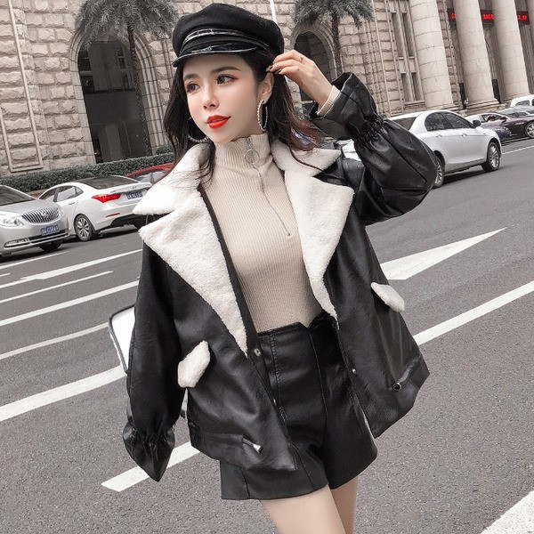 Új modell női bőrkabát puha béléssel, fekete színben