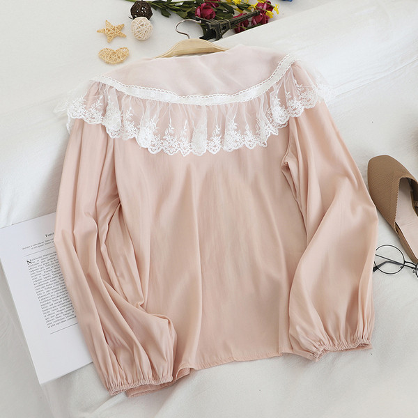 Modern női ing három színben, csipkével és gombokkal