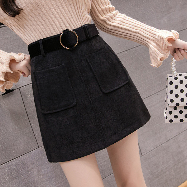 Modern női szoknya zsebekkel és övvel fekete, kék és barna színben