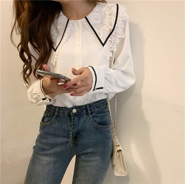 Aktuális női ing fehér színben, csipkével