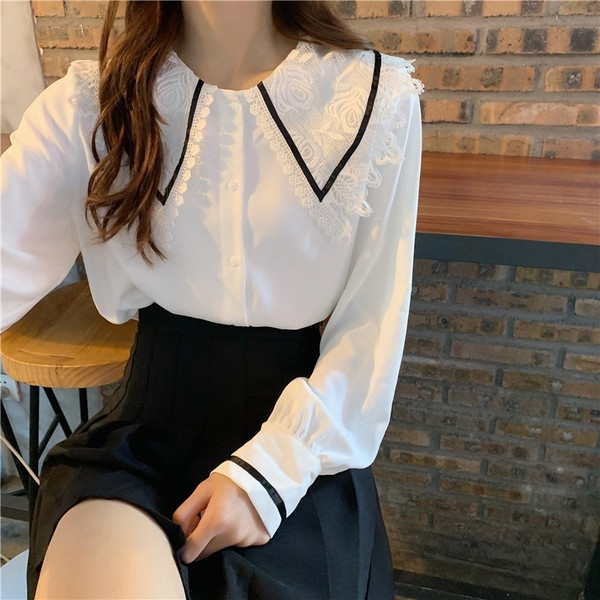 Aktuális női ing fehér színben, csipkével