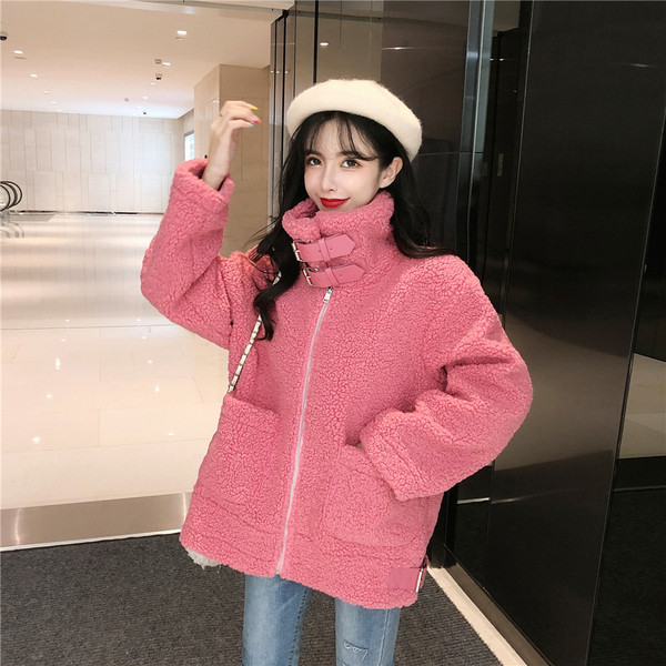 Rózsaszín és bézs színű női kabát zsebekkel