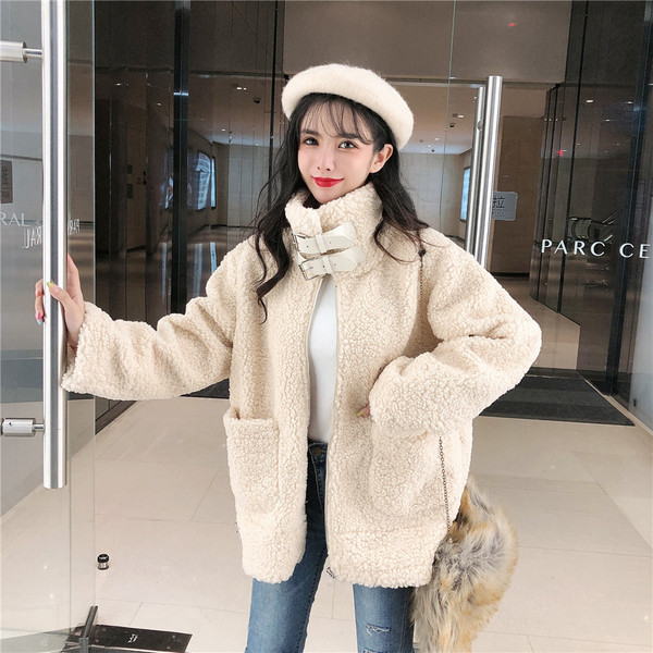 Rózsaszín és bézs színű női kabát zsebekkel