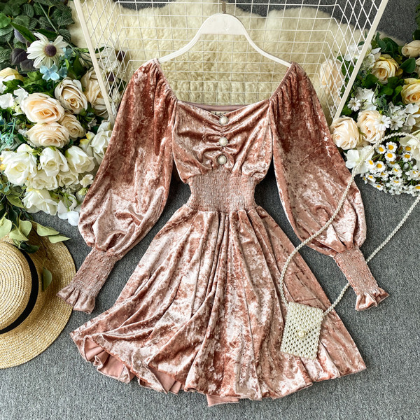 Stílusos női bársonyruha gumírozással és gyöngyökkel, három színben