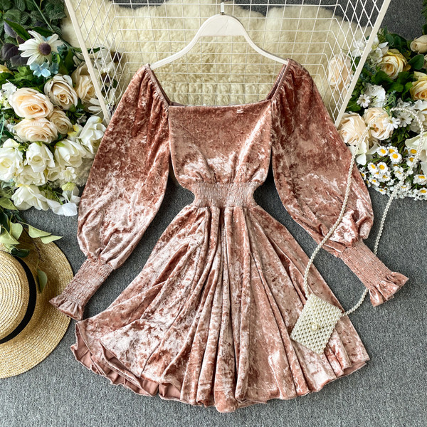 Stílusos női bársonyruha gumírozással és gyöngyökkel, három színben