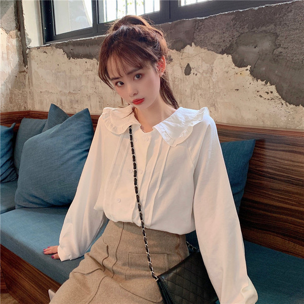 Női alkalmi ing fehér és piros színben, ovális nyakkivágással